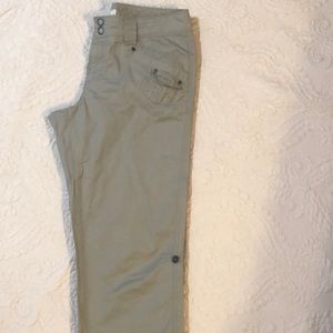 NWOT Lightweight Cotten capris w rollable option